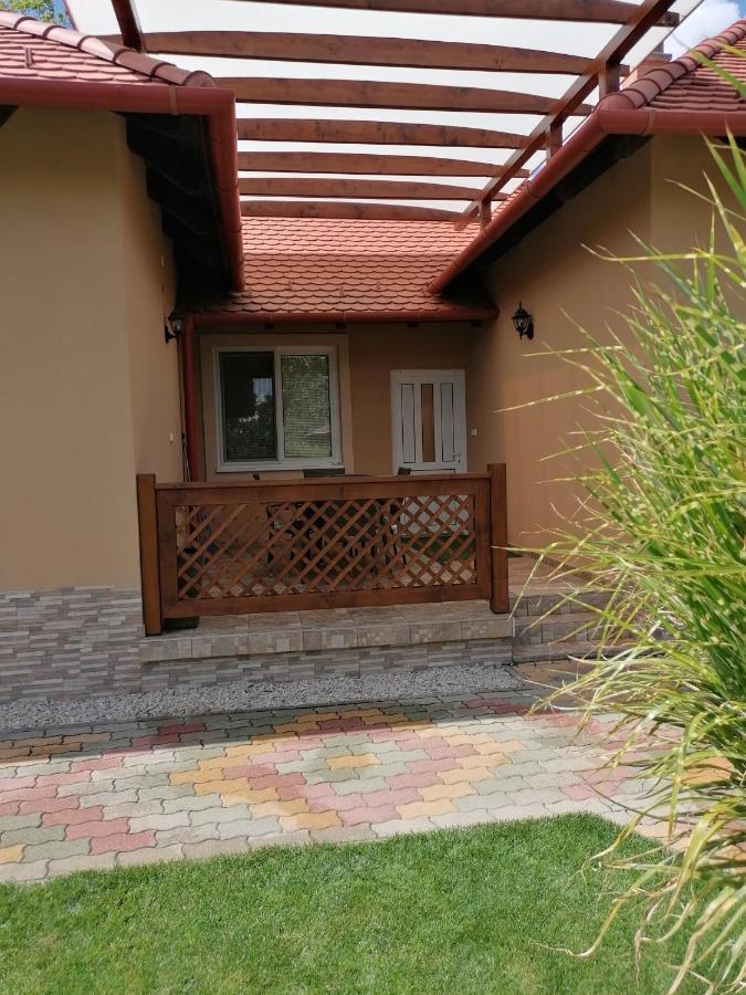 Kaktuszvirag Apartmanhaz Hajdúszoboszló المظهر الخارجي الصورة
