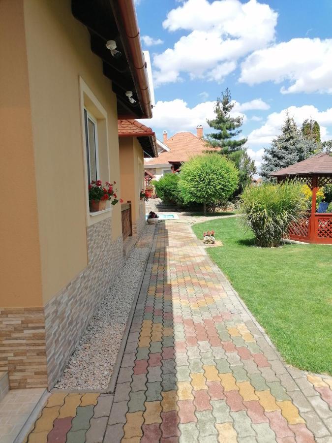 Kaktuszvirag Apartmanhaz Hajdúszoboszló المظهر الخارجي الصورة