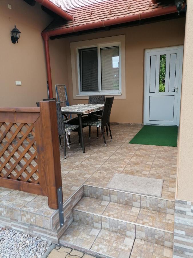 Kaktuszvirag Apartmanhaz Hajdúszoboszló المظهر الخارجي الصورة